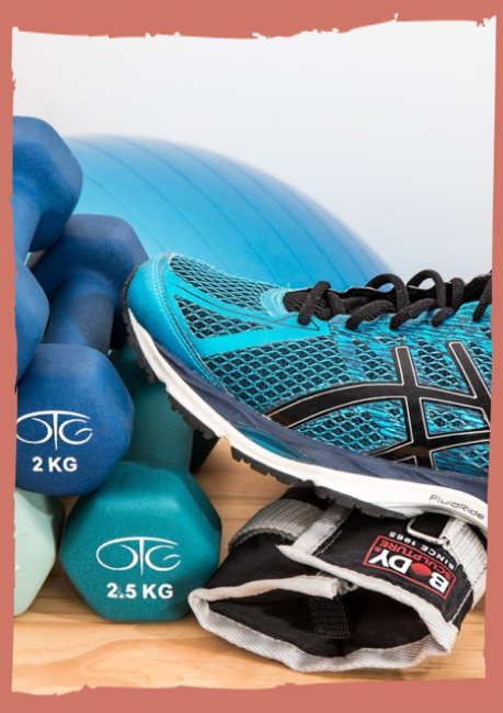 Hanteln, Fitnessschuh, Gymnastikball